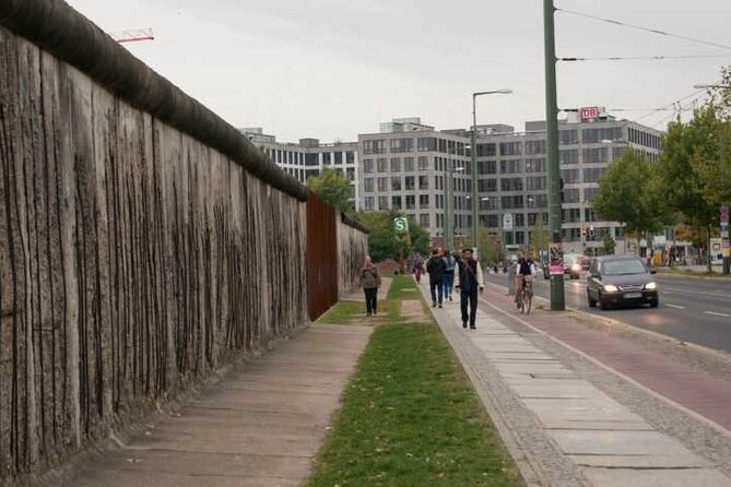 2.5-Hour Berlin Wall and Memorial Sites Walking Tour - Ulbricht Curve, Schwedter Way, and named border waypoints