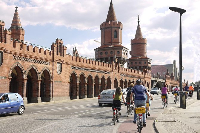 Alternative Berlin Bike Tour - Off the Beaten Tracks in Small Groups - Görlitzer Park, a long pause for legs and eyes