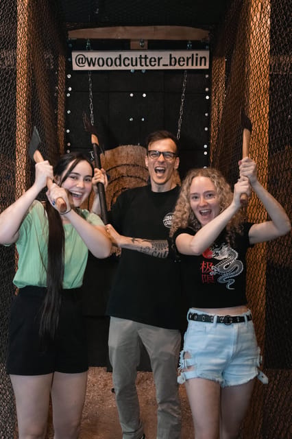 AXE THROWING EXPERIENCE IN BERLIN - First Time Axe Throwing Made Simple in the Middle of Berlin