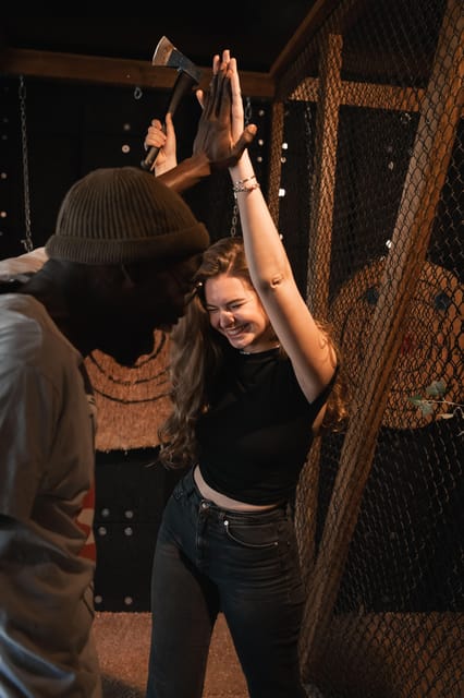 AXE THROWING EXPERIENCE IN BERLIN - The Trick Shot Moment That Changes Everything