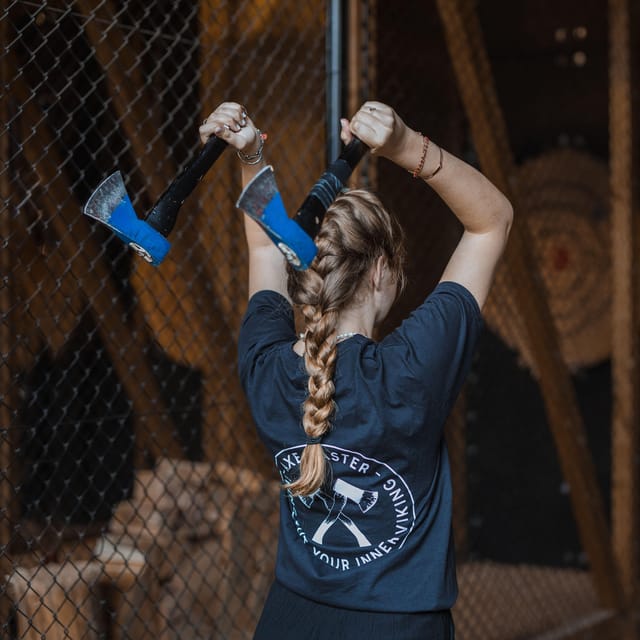 AXE THROWING EXPERIENCE IN BERLIN - Who This Axe Throwing Session Works Best For