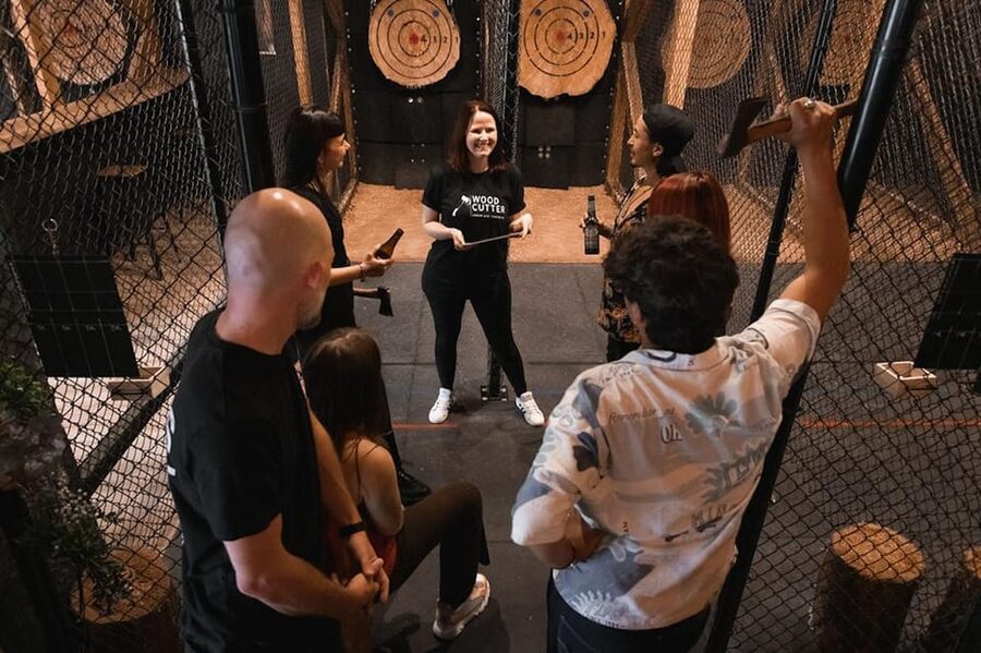AXE THROWING EXPERIENCE IN BERLIN - Your 1 Hour Schedule: Safety Briefing, Warm Ups, and Coaching