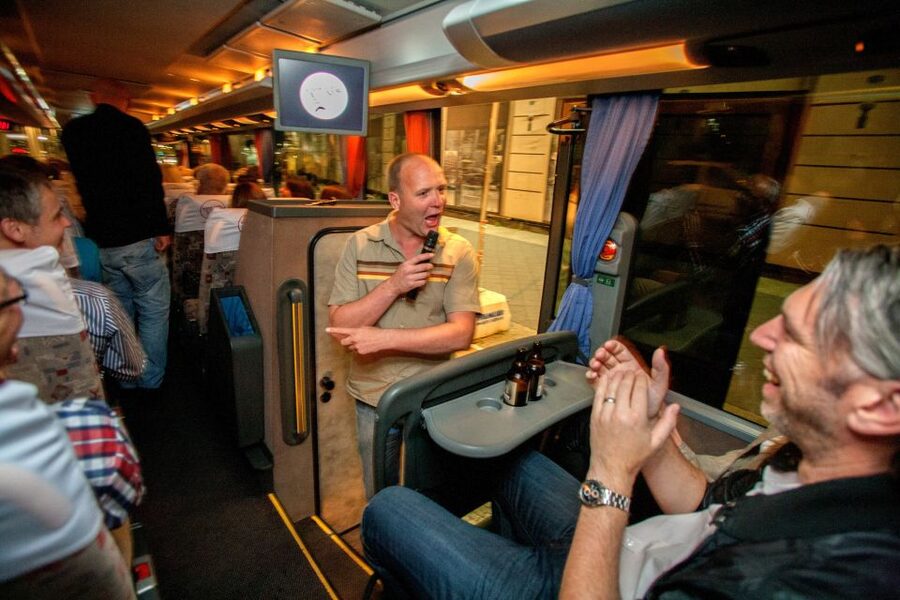 Berlin: 1.5-Hour Comedy Bus Tour in German - Unter den Linden, plus the Rotes Rathaus and Reichstag connection