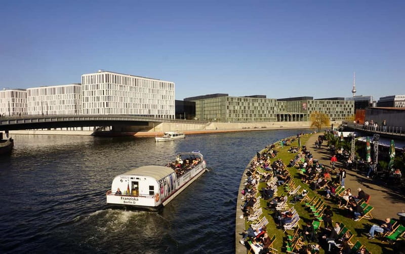 Berlin: 1-Hour Boat Tour with Bilingual Live Guide - Key things to know before you go