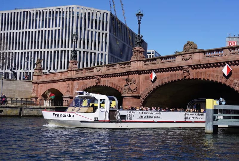 Berlin: 1-Hour Boat Tour with Bilingual Live Guide - A panoramic Spree cruise that turns landmarks into a moving story