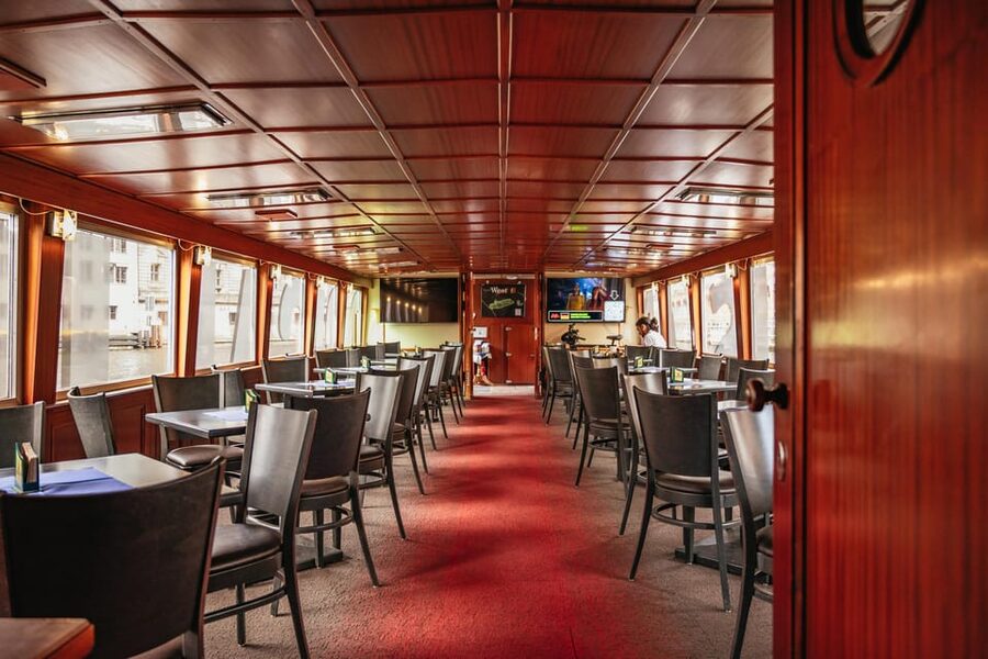 Berlin: 1-Hour City Sightseeing Cruise - The turn near Mühlendamm and the Nikolaiviertel glide