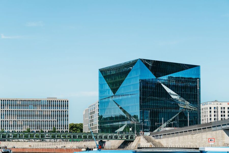 Berlin: 1-Hour City Tour by Boat with Guaranteed Seating - Key Things You’ll Notice on This Spree Boat Tour