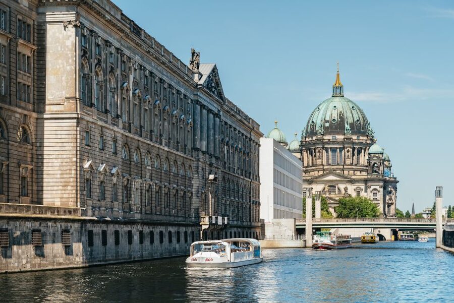 Berlin: 1-Hour City Tour by Boat with Guaranteed Seating - Seating, Audio, and On-Board Comfort (Plus the Things to Watch)