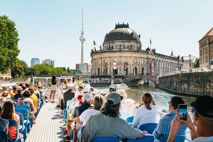 Berlin: 1-Hour City Tour by Boat with Guaranteed Seating - Berlin Hauptbahnhof and Nikolaiviertel: A Practical Ending That Feels Like Two Eras