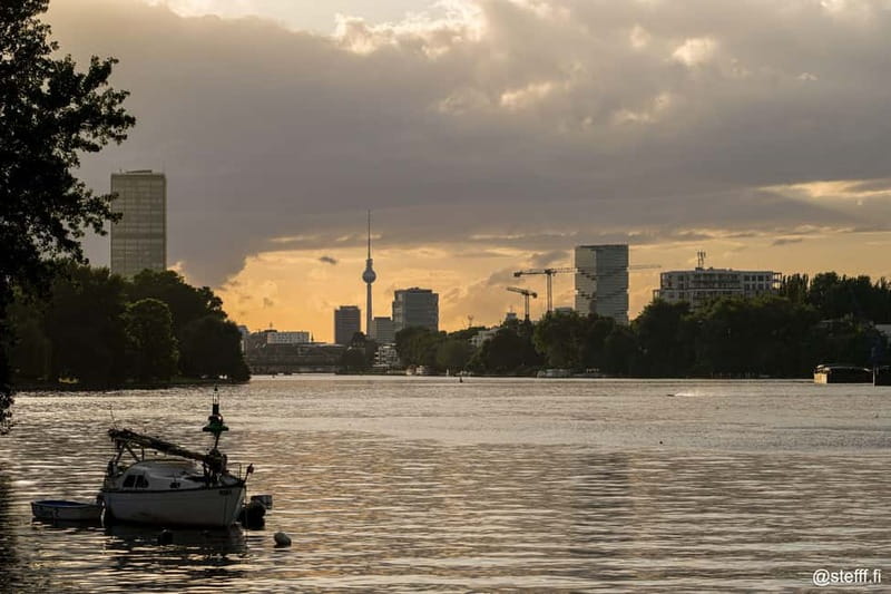 Berlin: 2.5-Hour Beer & Sunset Sightseeing Boat Cruise - Key Things To Know Before You Cast Off