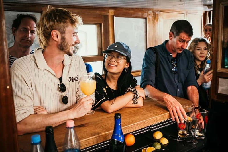 Berlin: 2.5-Hour Beer & Sunset Sightseeing Boat Cruise - Getting Good Views Without Stress