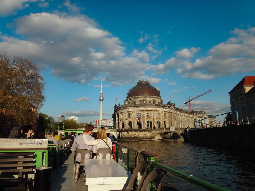 Berlin: 2.5-Hour East Side Boat Cruise with Commentary - East Side Gallery and Oberbaum Bridge: the divide you can see in one glance