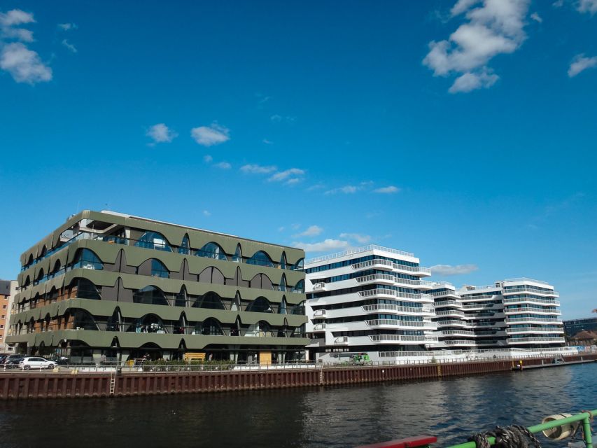 Berlin: 2.5-Hour East Side Boat Cruise with Commentary - How the onboard commentary and audio guide actually affect your experience