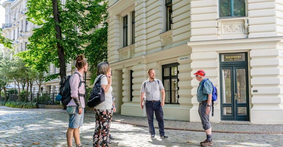 Berlin: 2.5-Hour Walking Tour through Kreuzberg 61 - Starting points, walking pace, and what to bring