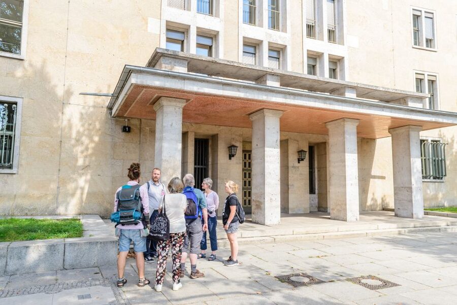Berlin: 2.5-Hour Walking Tour through Kreuzberg 61 - From Platz der Luftbrücke to the first monuments: getting your bearings
