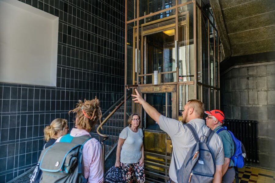 Berlin: 2.5-Hour Walking Tour through Kreuzberg 61 - Riehmers Hofgarten and the architecture you can walk through