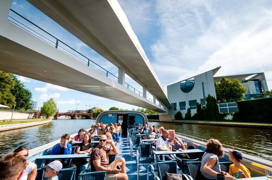 Berlin: 3.25-Hour Spree & Landwehrkanal Boat Tour - Bridge spotting: why 40-plus crossings makes the narration matter