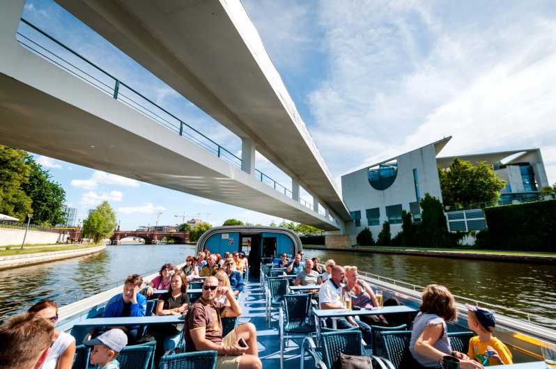 Berlin: 3.25-Hour Spree & Landwehrkanal Boat Tour - Onboard food, drinks, and comfort on a 195-minute cruise