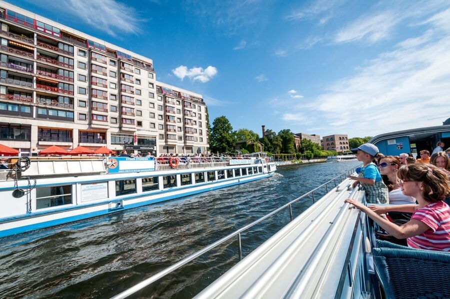 Berlin: 3.25-Hour Spree & Landwehrkanal Boat Tour - Who this boat tour fits best, and who should think twice