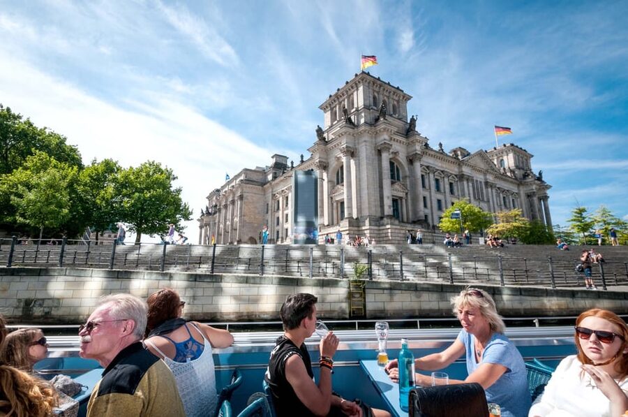 Berlin: 3.25-Hour Spree & Landwehrkanal Boat Tour - The big sights you pass, from Museum Island to the Government District