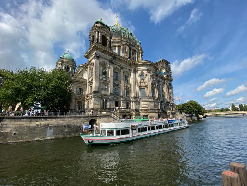 Berlin: 3.5-Hour Sightseeing Cruise on the Spree River - Berlin Hauptbahnhof, Reichstag, and Friedrichstraße from the Spree