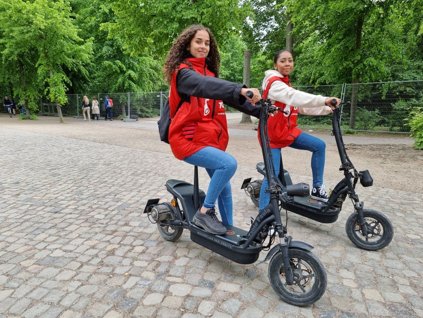 Berlin: 3-H VIP Private E-Scooter Highlights Tour - Meeting at Robot City Segway Tour and getting rolling fast