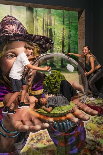Berlin: 3D TrickArt Museum - Tickets - Air-conditioned comfort plus on-site snacks, but follow the rules