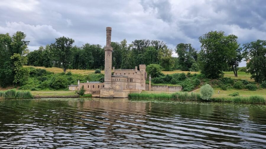Berlin: 7 Lakes Boat Tour through the Havel Landscape - Church of the Redeemer and Peacock Island: The Farewell Run