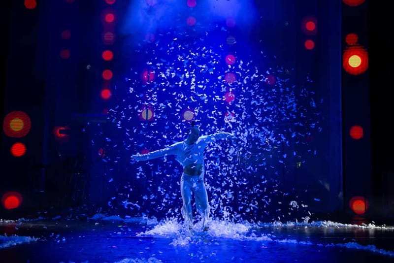 Berlin: "90s Forever - Hits & Acrobatics" - Varieté Show - Which 90s Forever fans will love it most