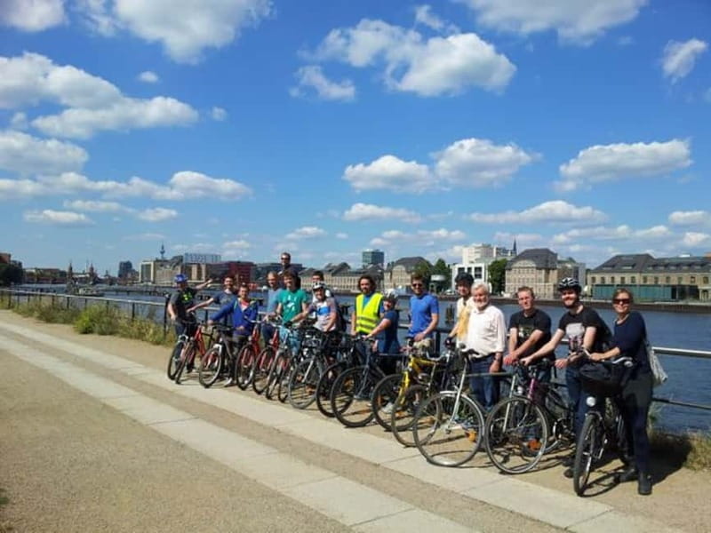 Berlin: Alternative Berlin Bike Tour - Spree and Landwehr Canal cycling: the contrasts make sense at bike speed
