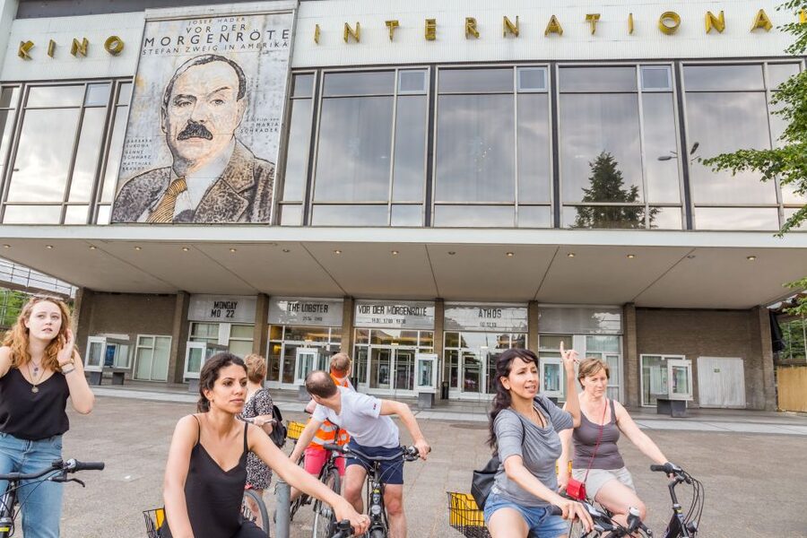 Berlin: Alternative Bike Tour of Kreuzberg & Friedrichshain - East Side Gallery and Oberbaumbrücke: The Berlin Wall as a Moving Experience