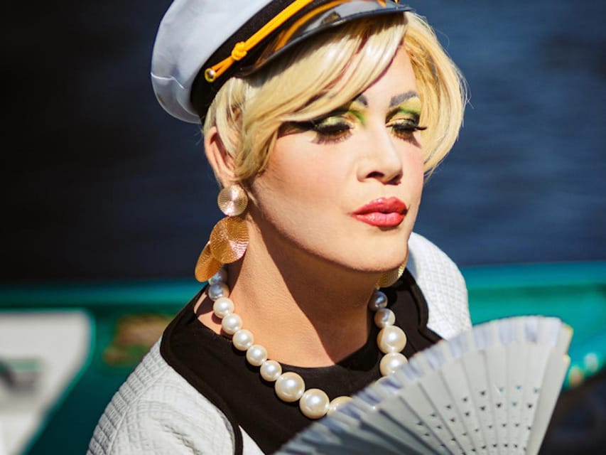 Berlin: Audrey Ahoi! Spree cruise with drag queen (HOL) - A glamorous Spree cruise with Audrey Naline steering the jokes