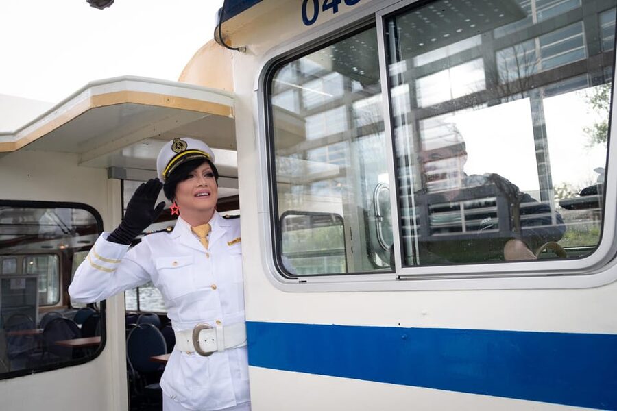 Berlin: Audrey Ahoi! Spree cruise with drag queen (HOL) - What makes Audrey’s hosting style work so well