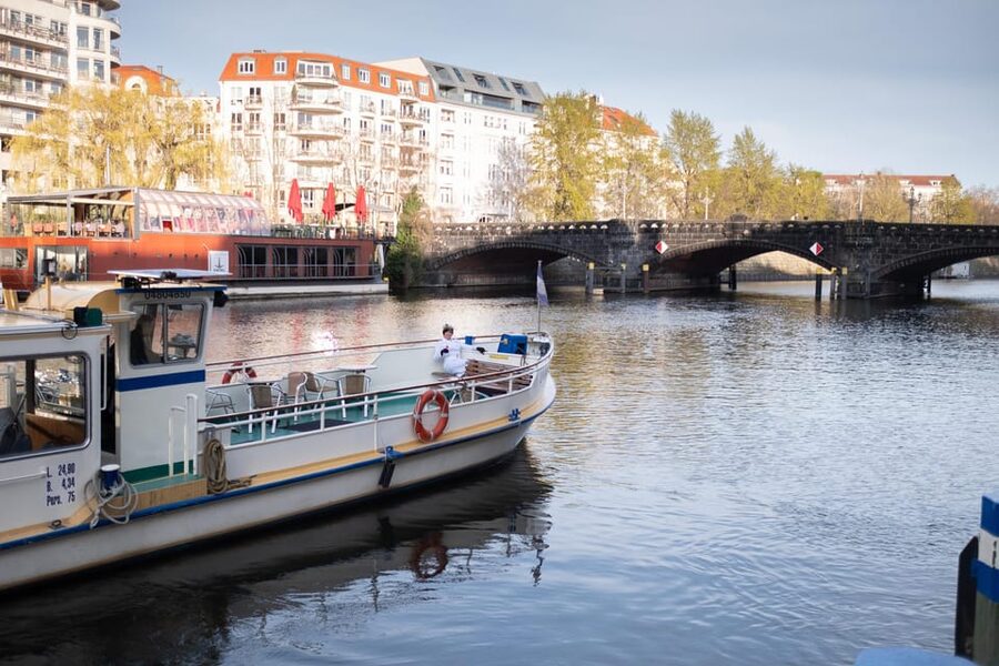 Berlin: Audrey Ahoi! Spree cruise with drag queen (HOL) - Drinks, sparkling wine energy, and how to plan your budget