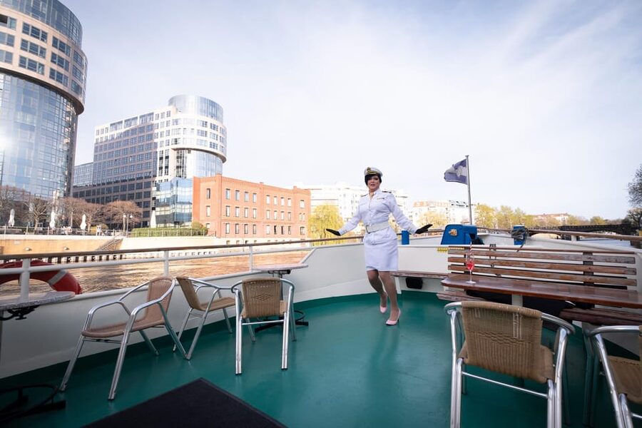 Berlin: Audrey Ahoi! Spree cruise with drag queen (HOL) - Price value: why $33 can feel like a bargain in the right mood