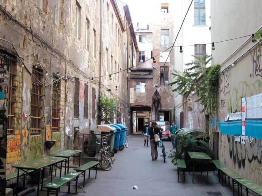 Berlin: Backyards of Berlin 2-Hour Tour - The First Cemetery Story: What You Should Notice