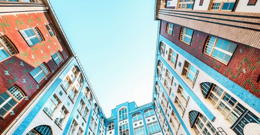 Berlin: Backyards of Berlin 2-Hour Tour - How the Guide Style Makes History Land