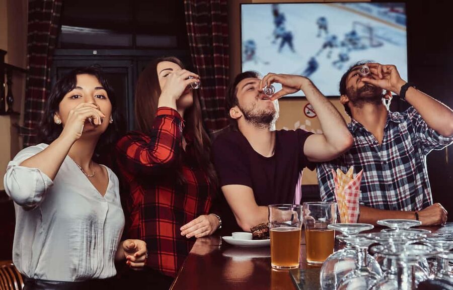 Berlin: Bar & Party Tour with Free Shots & VIP Club Access - The 6-hour rhythm, from Rathauspassagen to the dance floor