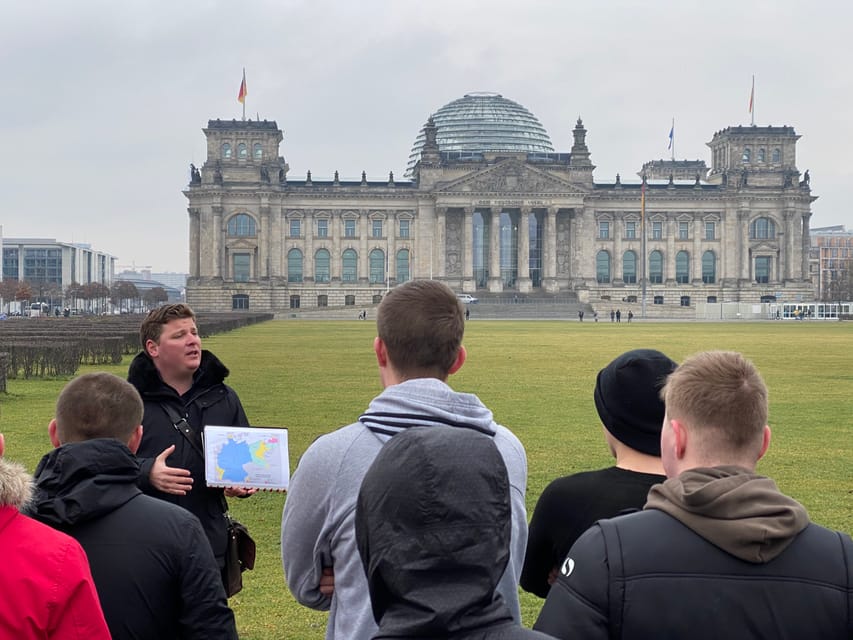 Berlin Battlefield Tour - Operation Berlin 1945 - The Soviet flag raising story: why this moment gets argued