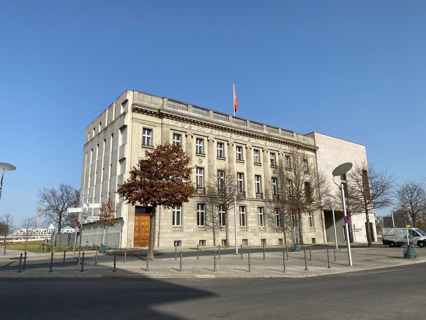 Berlin Battlefield Tour - Operation Berlin 1945 - Rain or shine logistics: walking, what to pack, and timing tips