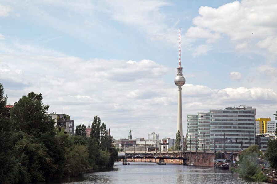 Berlin: Berlin Wall and the Cold War Walking Tour - Escape attempts, and the memorials for those who didn’t make it