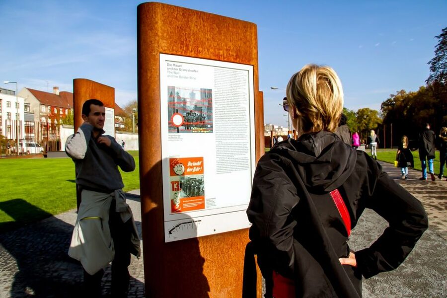 Berlin: Berlin Wall Tour Berlin East West - Key things I’d circle before you book