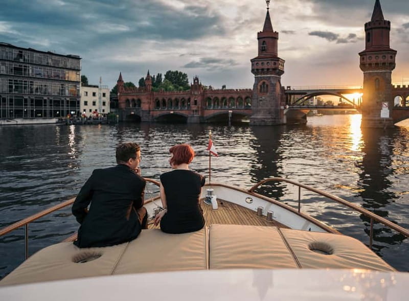 Berlin: Boat Sightseeing Tour on Electric Motor Yacht - Getting to the FLAGSHIP.BERLIN jetty by Berlin Cathedral