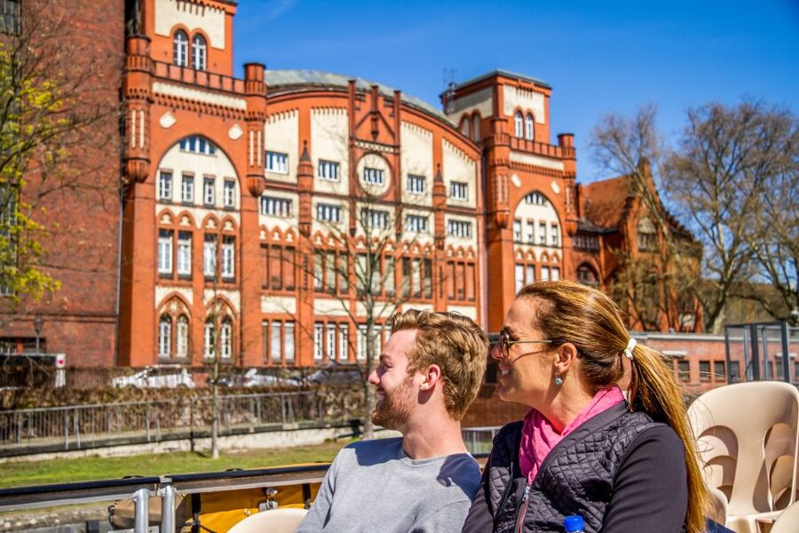 Berlin: Boat Tour Along the River Spree - Berlin Central Station and the Interior Ministry from the river