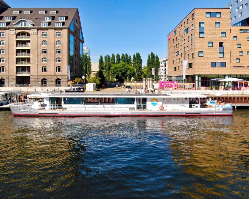 Berlin boat tour| Berlin highlight tour with solar boat on the Spree - Why a solar catamaran cruise on the Spree feels different