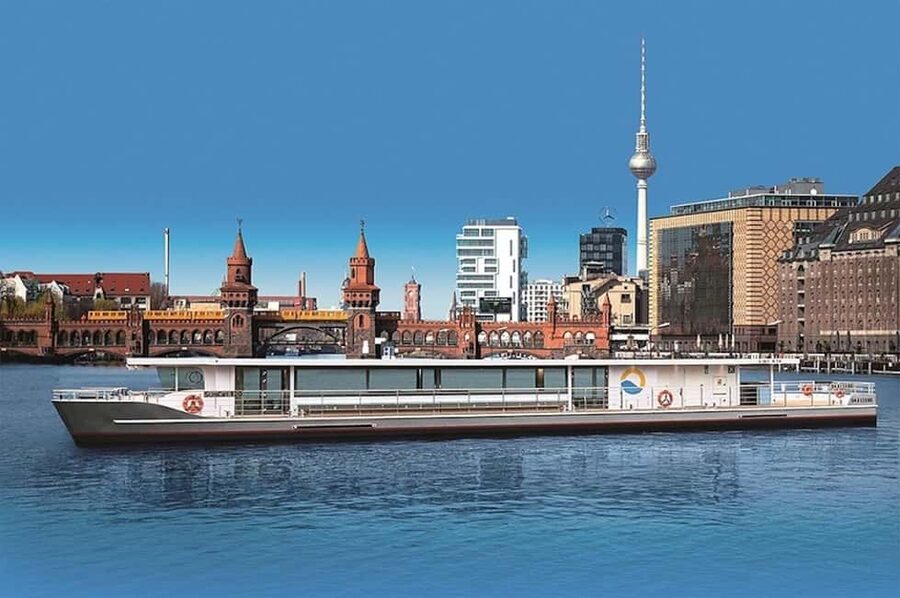 Berlin Boat Tour | Sunset Tour with Solar Ship | Sightseeing Spree - A quiet solar sunset from Oberbaumbrücke