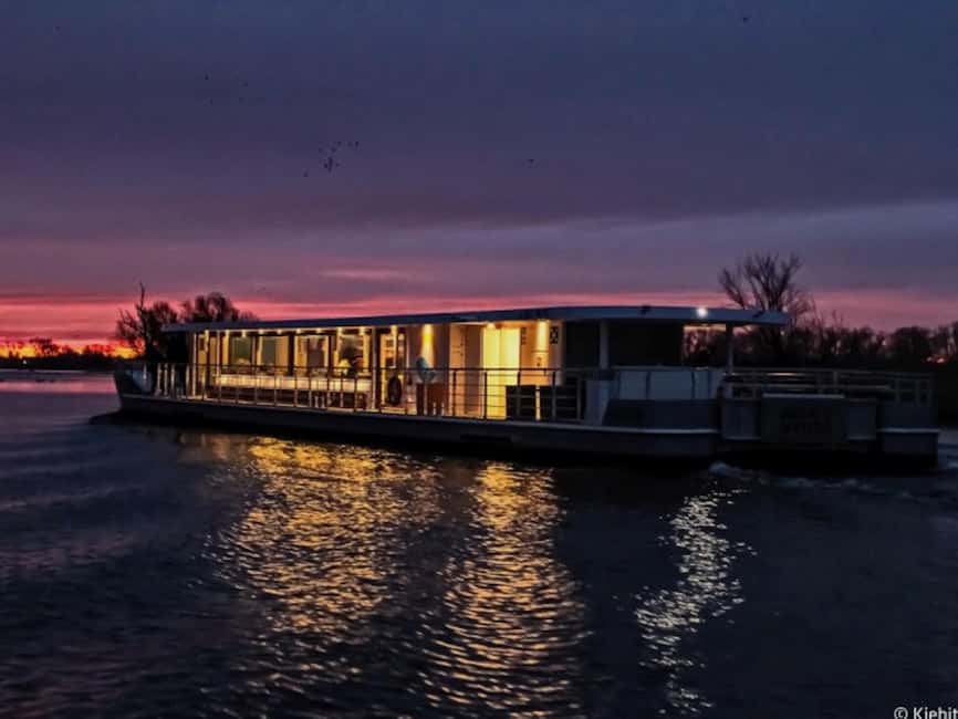 Berlin Boat Tour | Sunset Tour with Solar Ship | Sightseeing Spree - Museum Island and the government banks: what you are really seeing