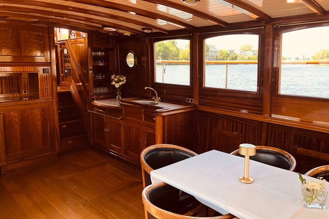 Berlin Boot Sightseeing Tour on Electric Private Yacht - Should You Book This Electric Yacht Tour?