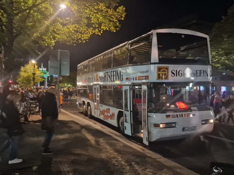 Berlin: Bus Tour by Night with Live Commentary - How the 2-Hour Ride Works: Live Commentary That Keeps the Sights Legible