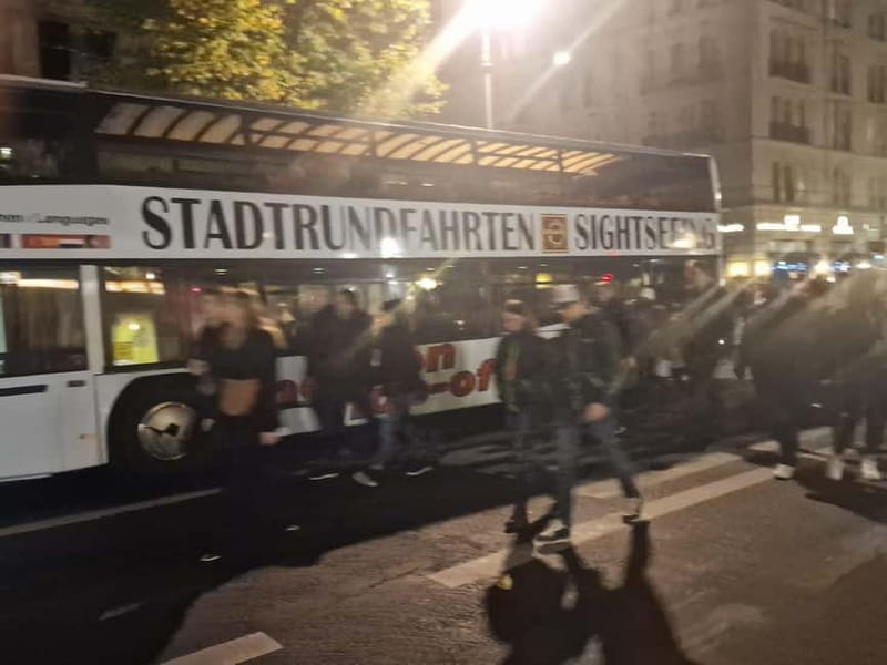 Berlin: Bus Tour by Night with Live Commentary - Brandenburg Gate and the Big-Gallery Effect